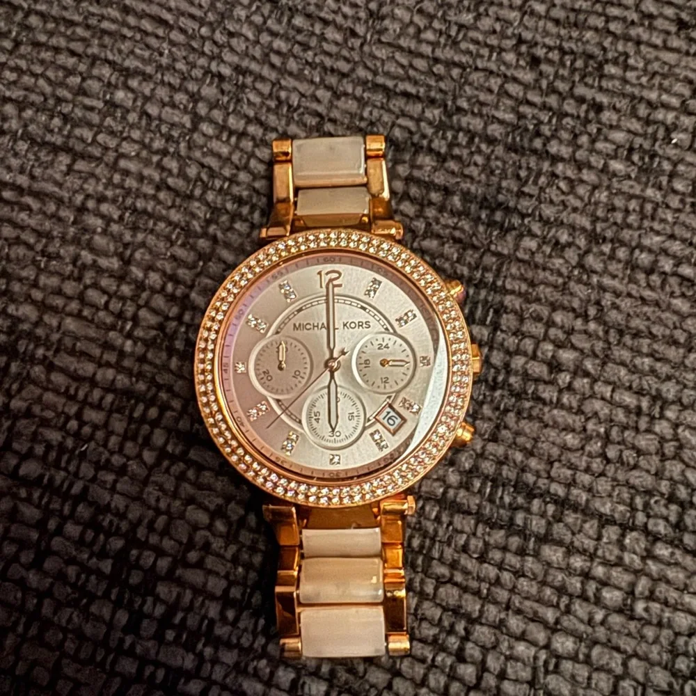 Michael Kors Rose Gold Parker Chronograph Watch – Elegant & Sparkly! - Picture 6 of 6
